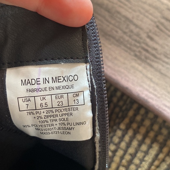 Michael Kors child 7 tall black boots - Picture 3 of 8